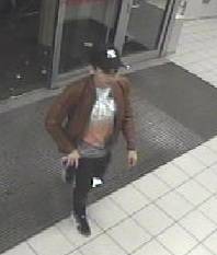 Polizei sucht mit Fotos nach Betrüger