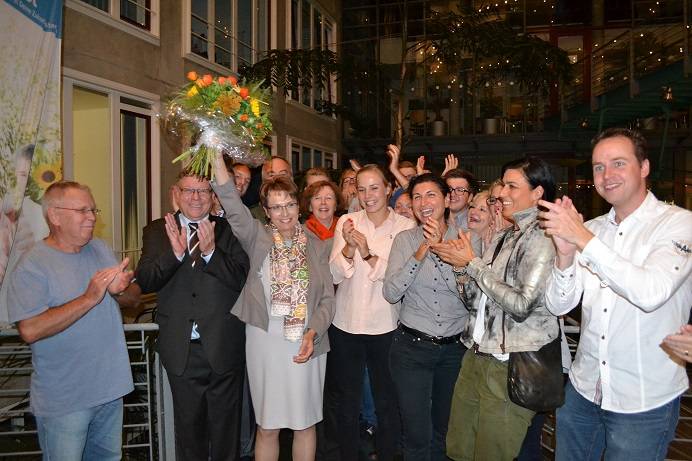  Dr. Ulrike Nienhaus feierte im Kreise der CDU’ler den Wahlsieg. 