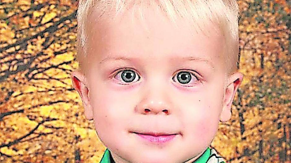  Der kleine Bennett hat Krebs und braucht Hilfe. 