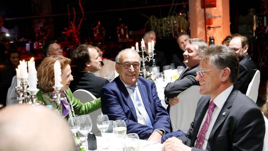 Neben den Napps hat Landrat Hans-Jürgen Petrauschke Platz...