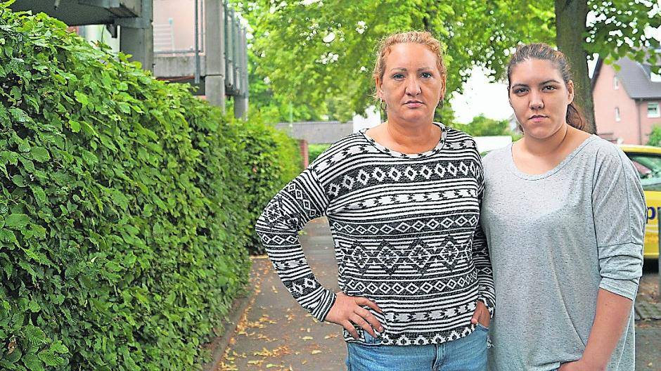  Dagmar und Janine Papaioenon finden den aktuellen Zustand der Grünflächen untragbar. Eine neue Task Force (links) soll es jetzt richten. 