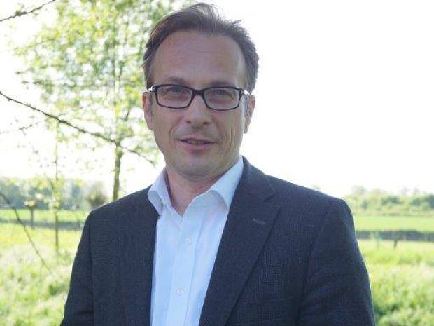 Im Neusser Rathaus herrscht Trauer. Die Fahnen hingen am Montag auf Halbmast, im...