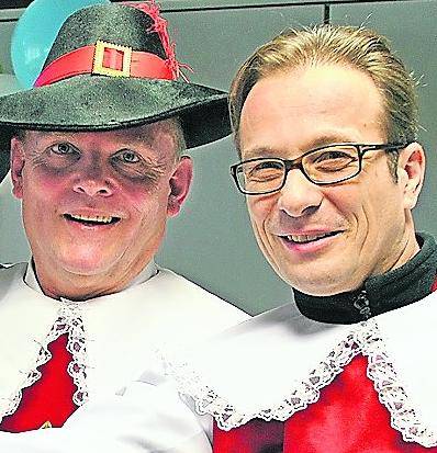  Ohne ihn wäre Reiner Breuer vermutlich nicht Bürgermeister geworden: Parteichef Benno Jakubassa (links/ hier in der Stadt-Kurier-Redaktion beim Karneval). 