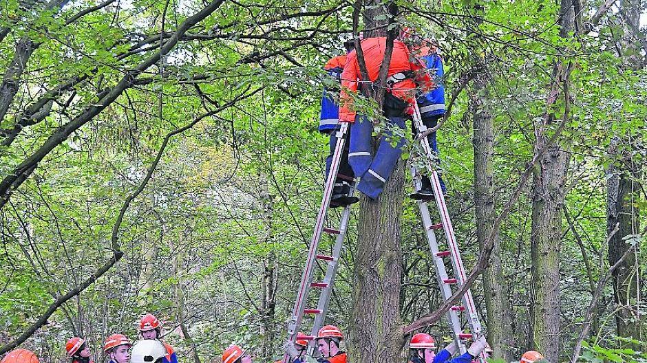 Vorbildlicher Einsatz: Junge Menschen proben rund um die Uhr den Ernstfall