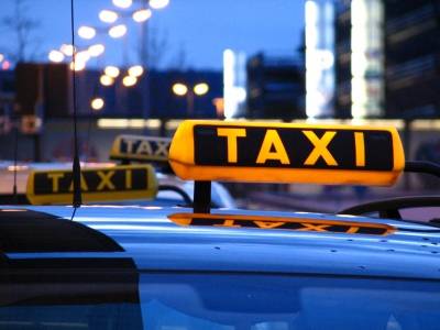 Taxifahrer begeht Unfallflucht
