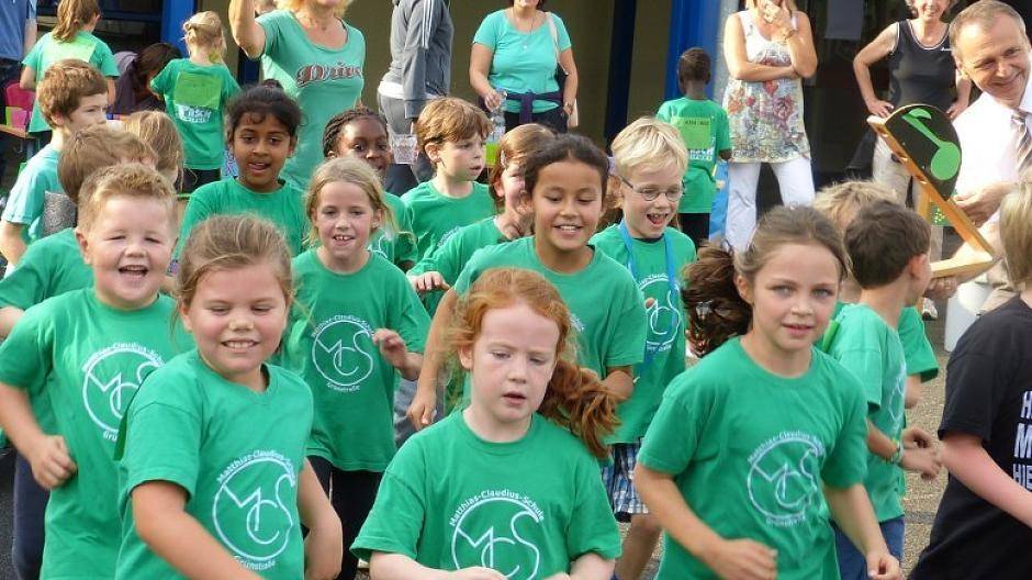 Schüler laufen für ihre SingPause
