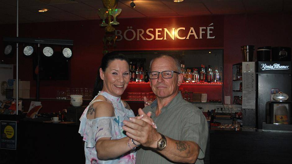 Hüftschwung!Schützenfest besteht ja nicht nur aus Marschmusik, sondern wird auch mit...