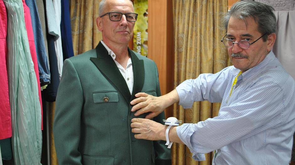 FeinschliffJetzt glauben die meisten, ich sei für das große Neusser Schützenfest...