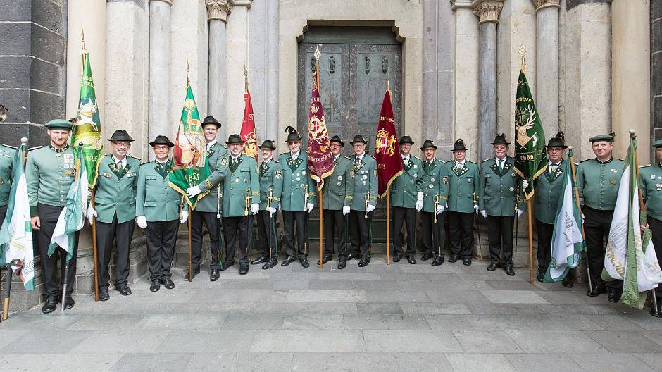 Fahnenzug der St....