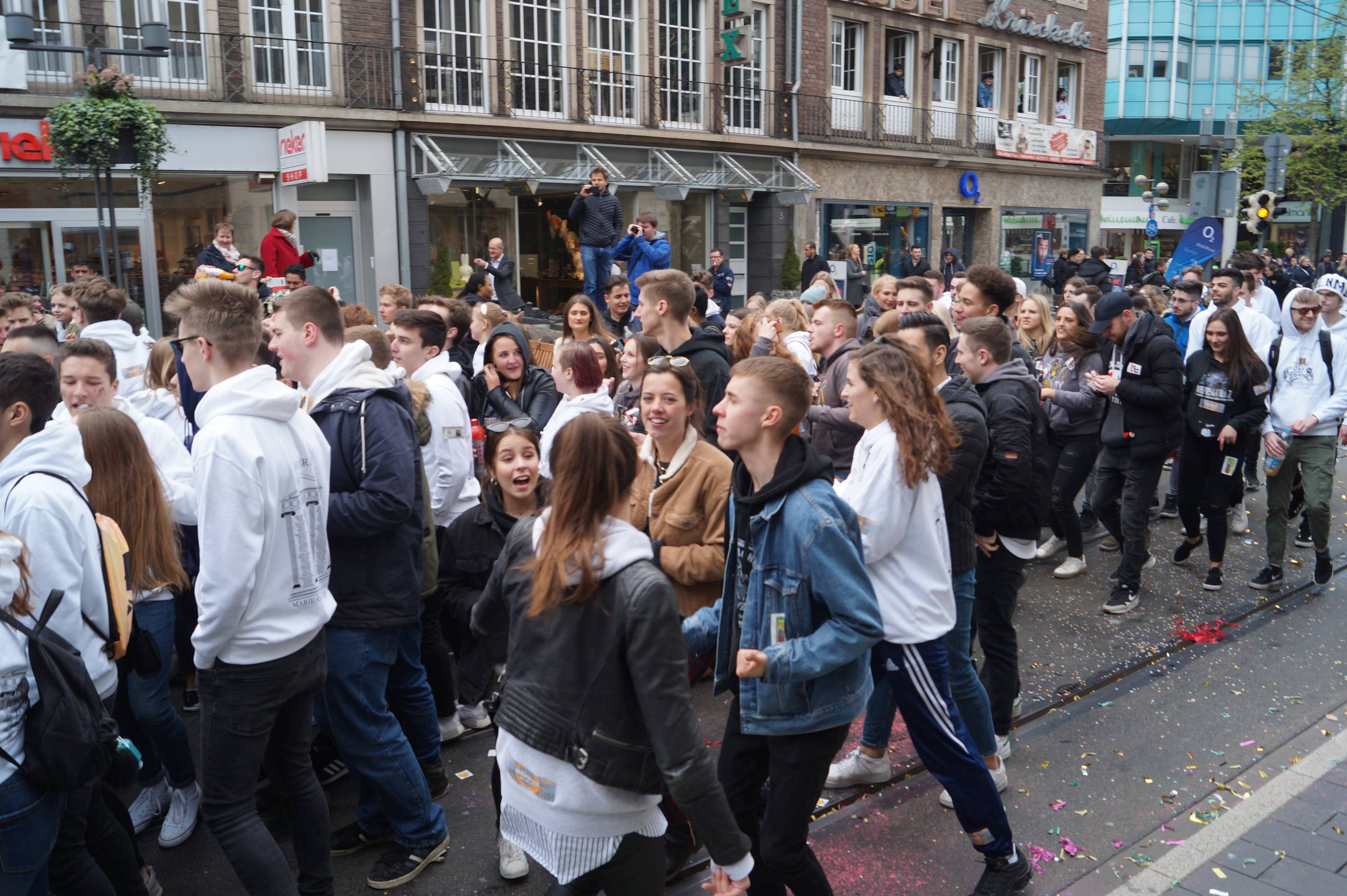 Neuss Abiturienten Feierten Ausgelassen