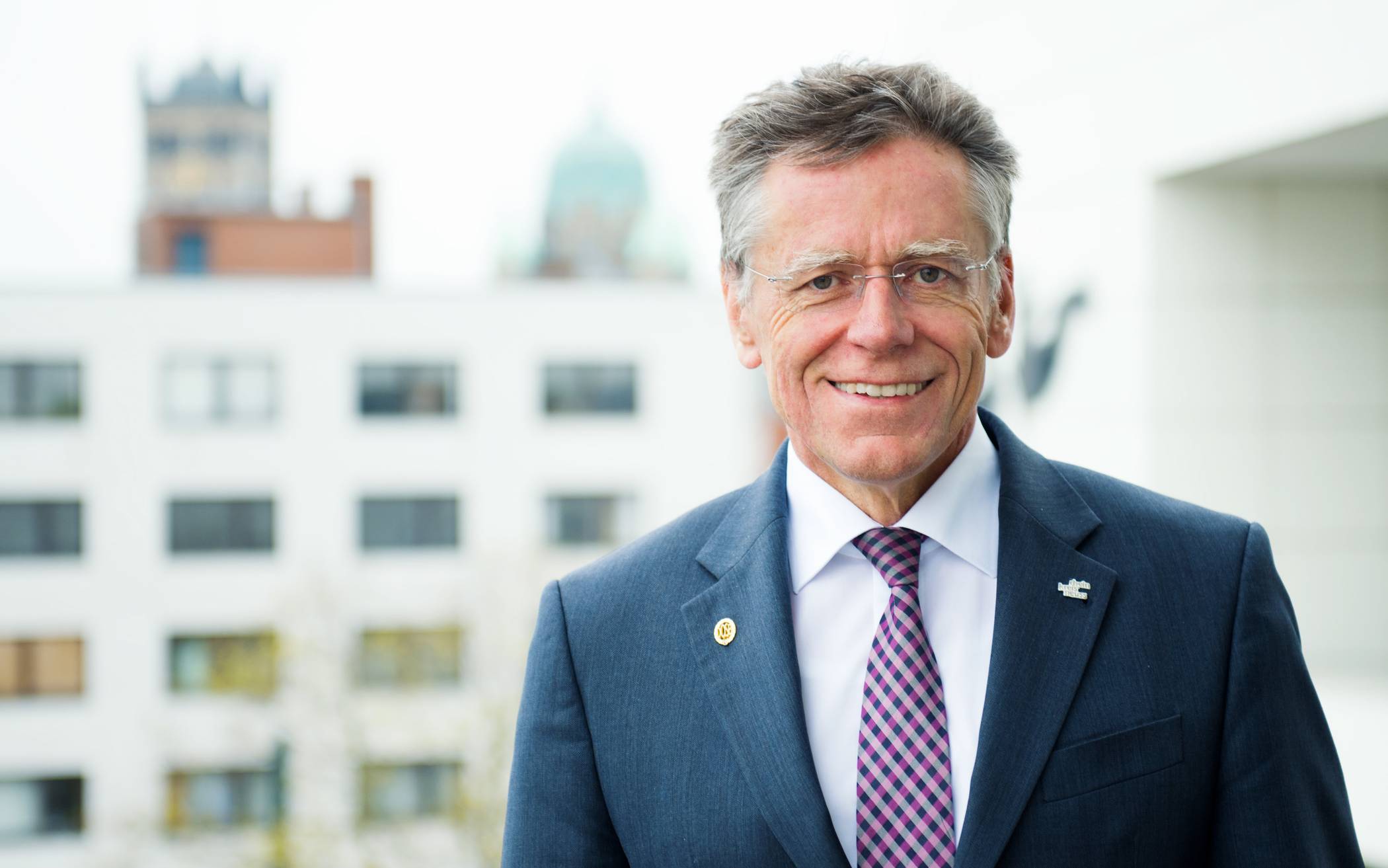 Landrat Hans-Jürgen Petrauschke setzt sich für