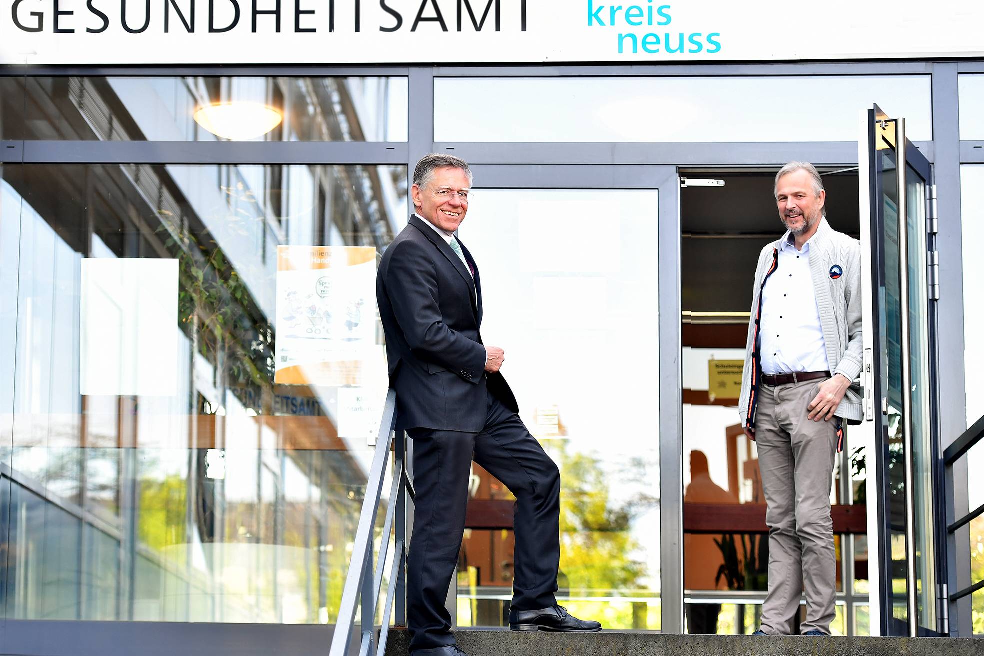  Landrat Hans-Jürgen Petrauschke (links) und Kreisdirektor Dirk Brügge arbeiten intensiv für die weitere Eindämmung des Coronavirus im Rhein-Kreis Neuss. 