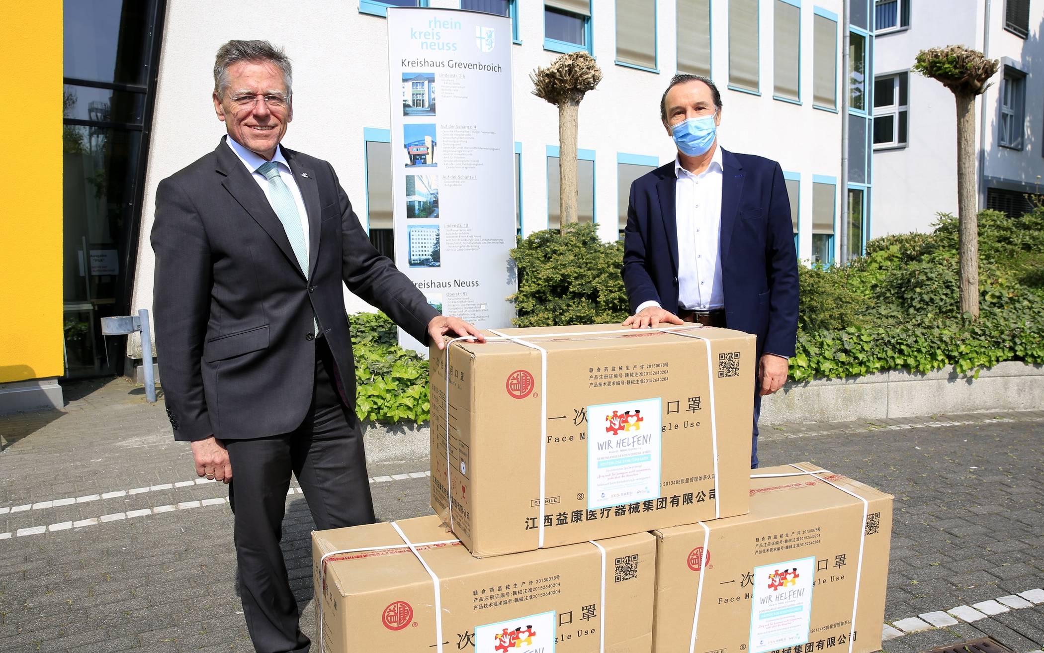 Landrat Hans-Jürgen Petrauschke mit Gerard Louis, Geschäftsführer der Wetop Medical GmbH. 