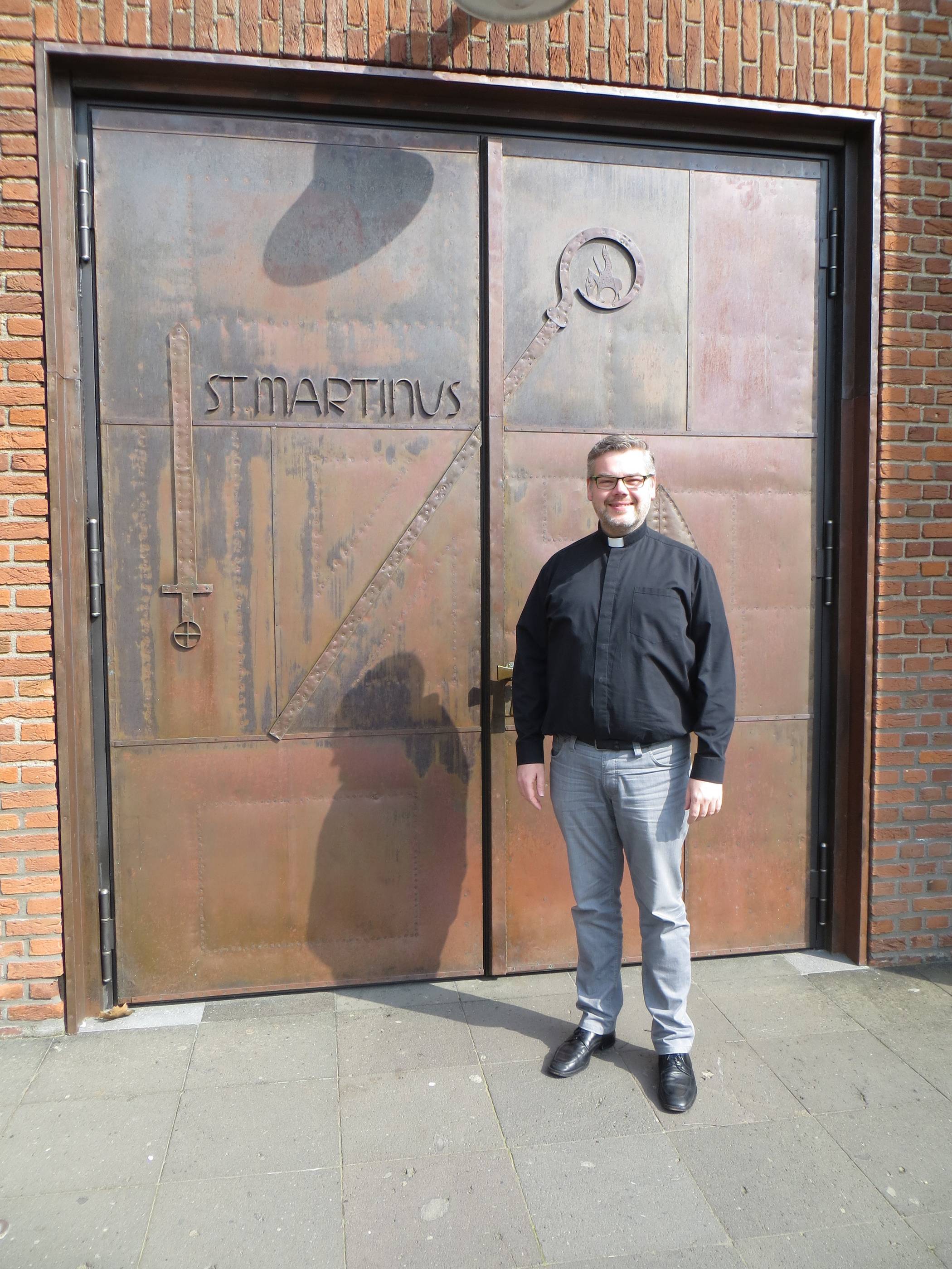  Das Radio überträgt am Sonntag die 10-Uhr-Messe aus der Kaarster Pfarrkirche St. Martinus mit Pfarrer Ulrich Eßer. 