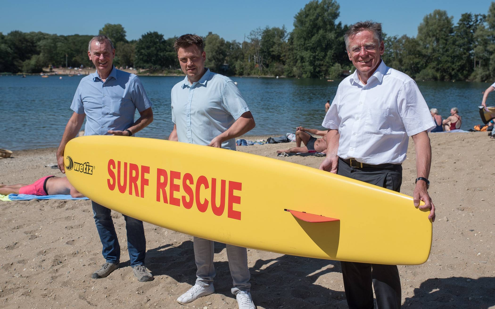  Von rechts: Landrat Hans-Jürgen Petrauschke, Daniel Caspers und Kreiswerke-Geschäftsführer Stefan Stelten am Kaarster See. 