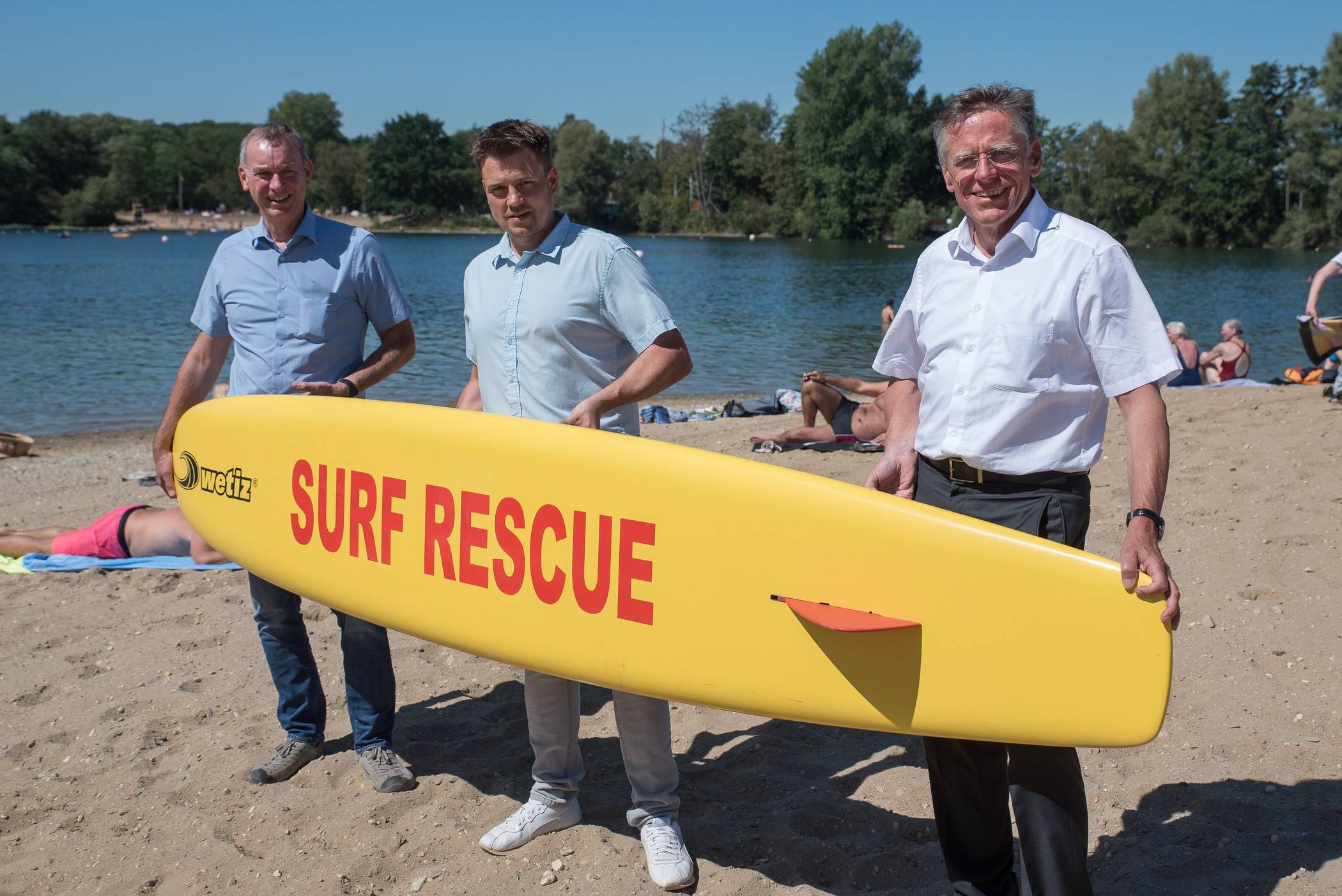  Von rechts: Landrat Hans-Jürgen Petrauschke, Daniel Caspers und Kreiswerke-Geschäftsführer Stefan Stelten am Kaarster See. 