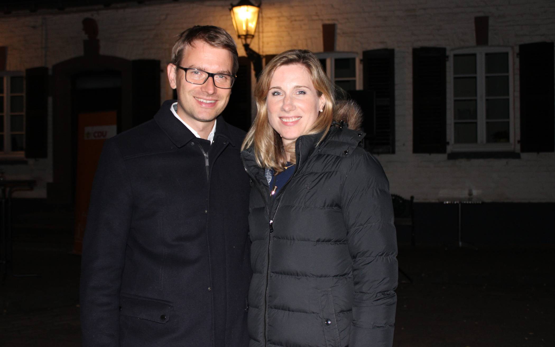 Bürgermeisterkandidat Jan-Philipp Büchler (CDU) mit seiner Frau Karoline. Er hatte mit...