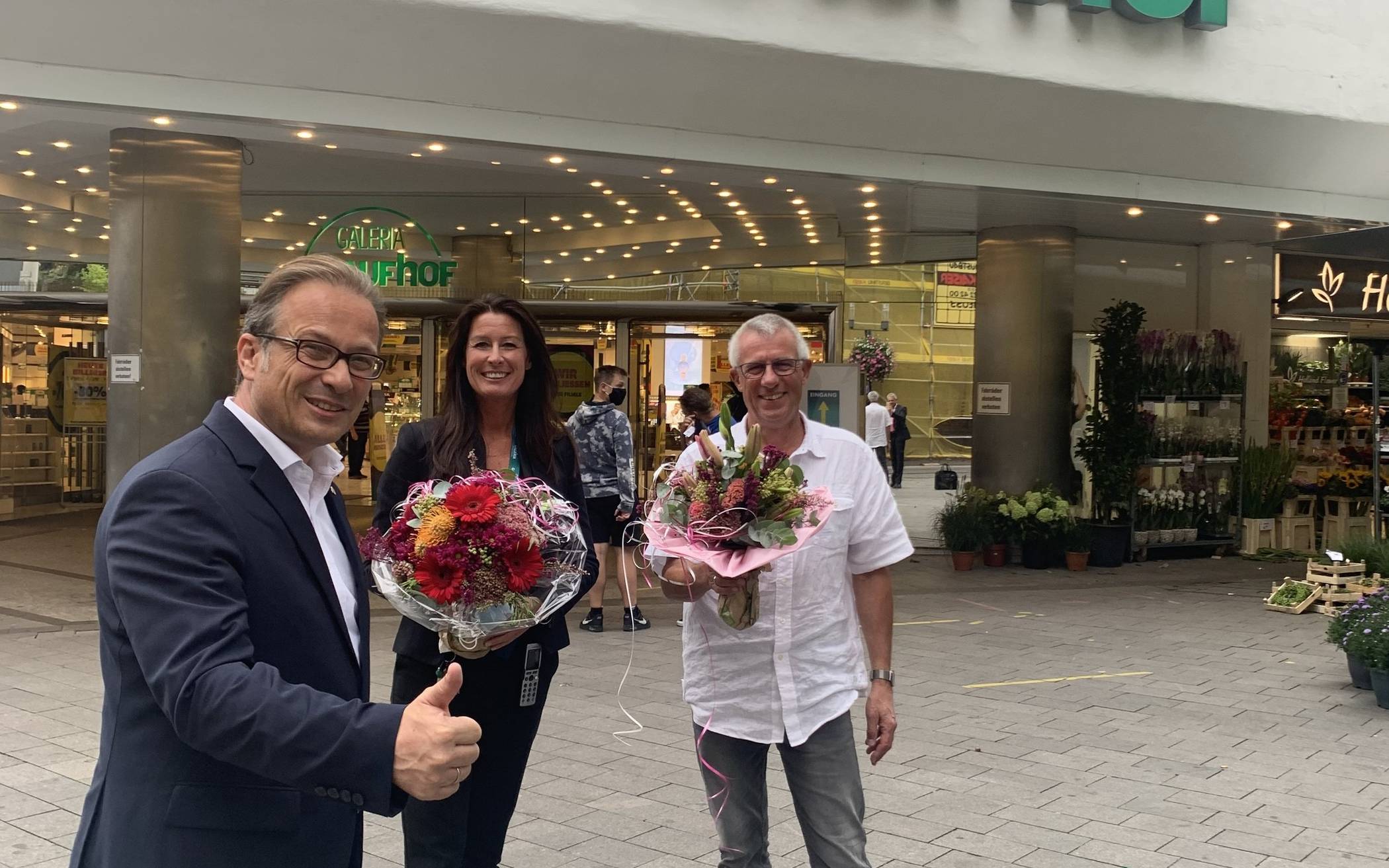  Bürgermeister Reiner Breuer brachte Blumen mit 