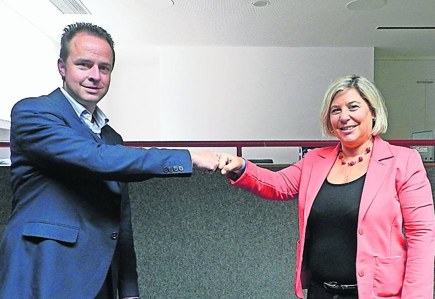   Noch am Wahlabend bedankte sich die 53-Jährige im Vorster Georg-Büchner-Gymnasium nach der Wahlpräsentation bei ihrem Team und bei ihrem Gegner Lars Christoph (CDU) für einen fairen Wahlkampf.  