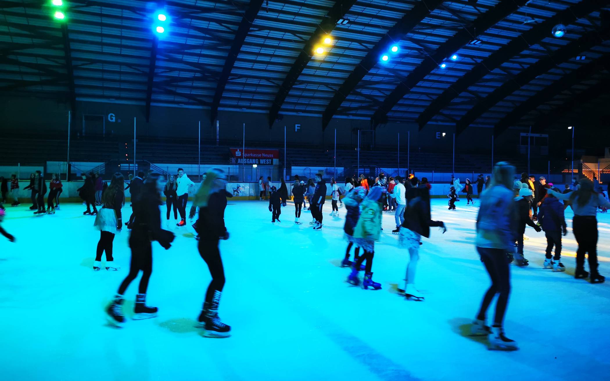  Am Dienstag startet die Neusser Eissporthalle in die neue Saison. 