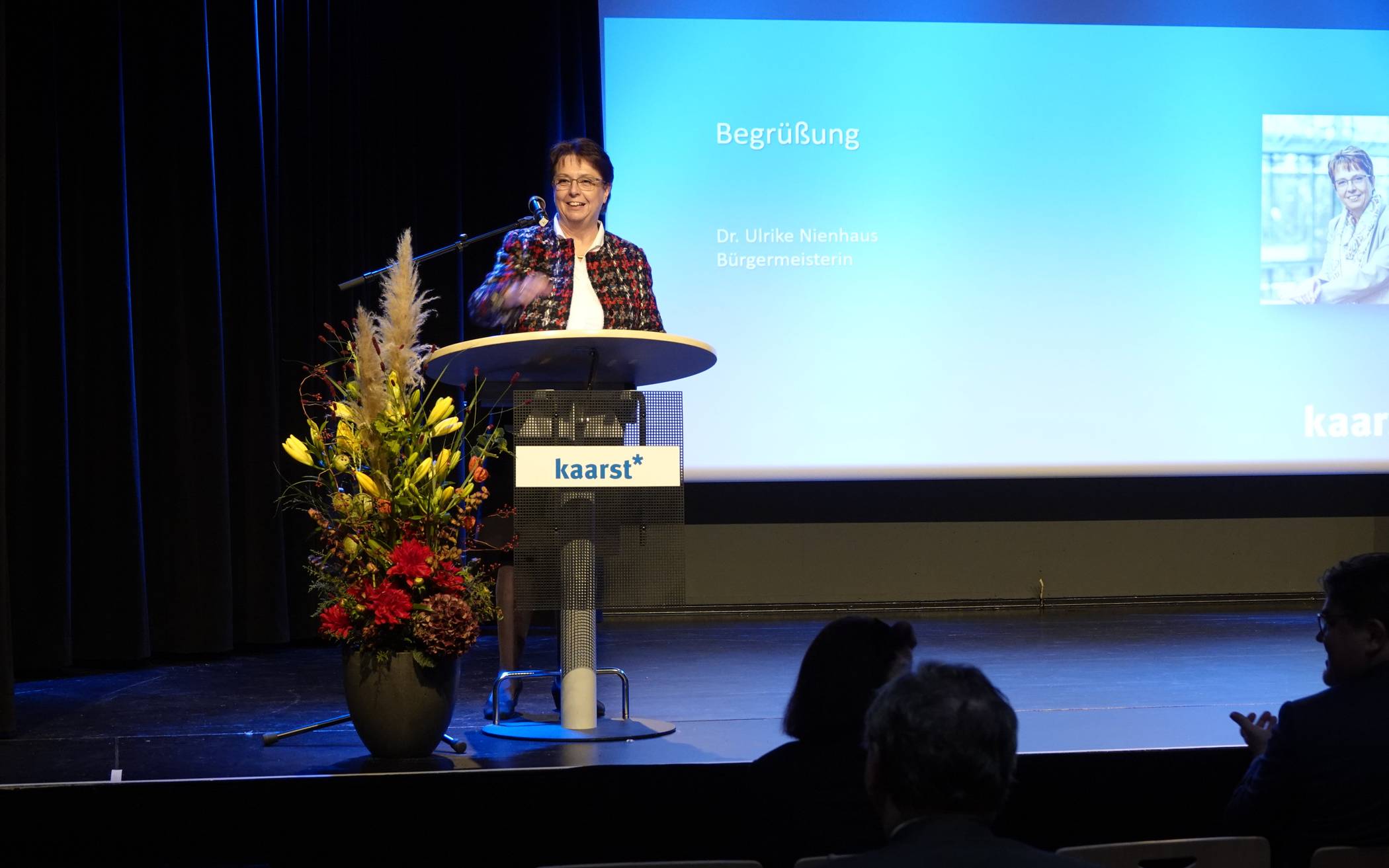  Bürgermeisterin Dr. Ulrike Nienhaus begrüßte rund 110 geladene Gäste im AEF. 