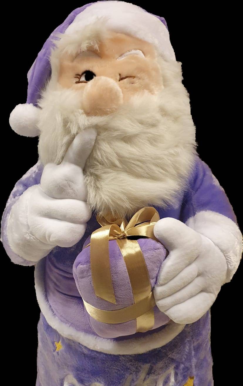  Dieser kuschelige Weihnachtsmann hat einen 100-Euro-Edeka-Gutschein im Gepäck. 